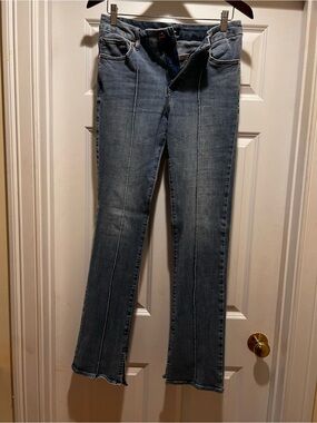 Express skyscraper Women’s Mid Wash Blue Jeans with Front Seam Detail